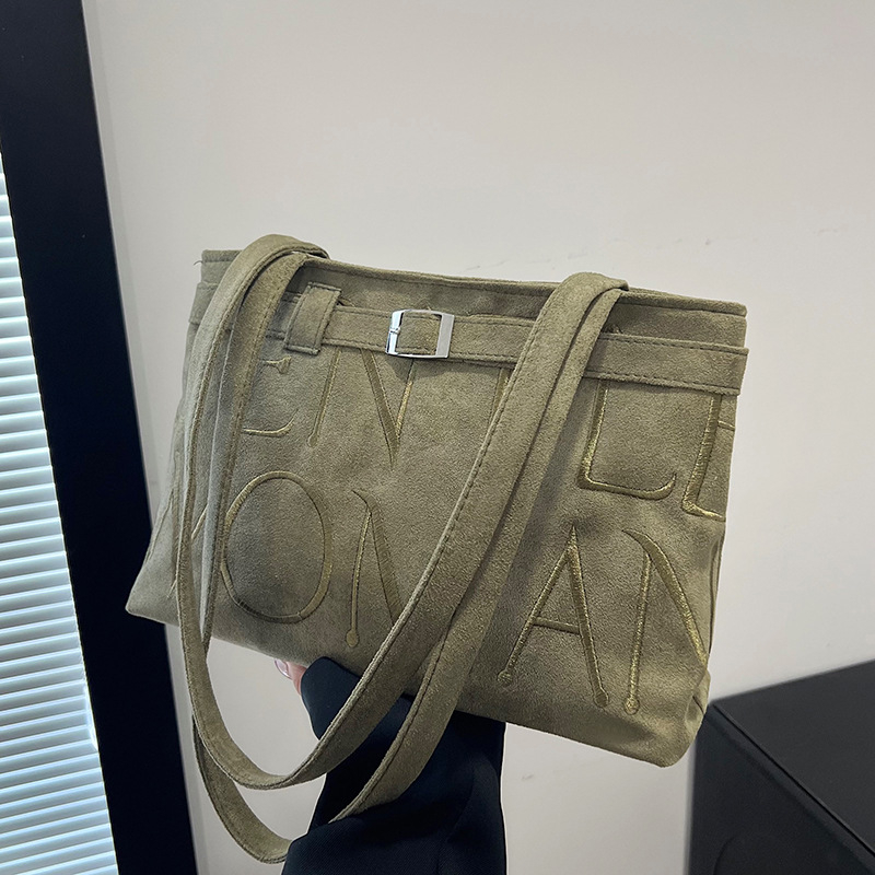 Hímzett betűkkel díszített tote táska matt PU-ból, street-style, zipzáros zárás