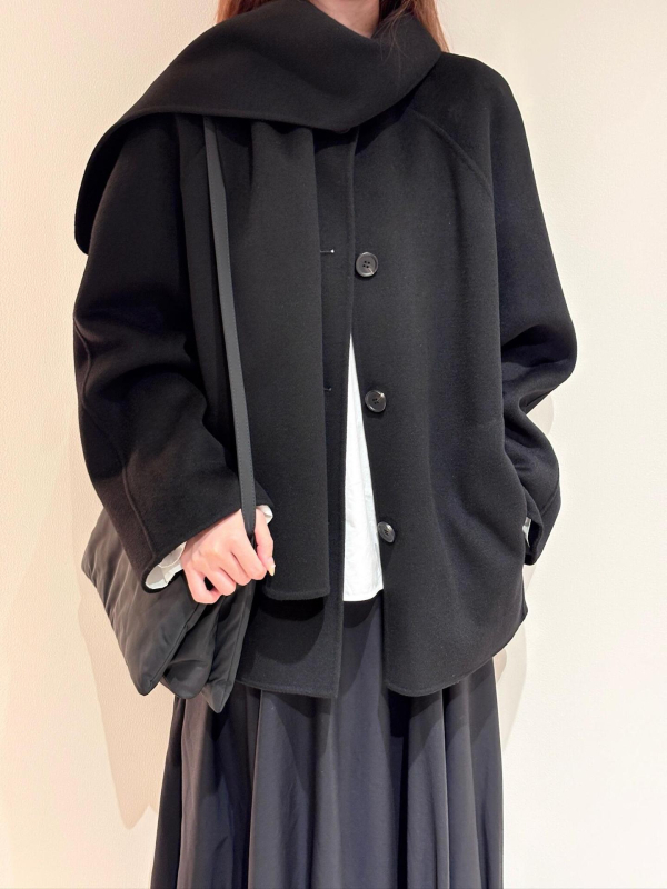 Дамско палто от вълна – средна дължина, шал-яка, реглан ръкави, свободен крой, едноредово закопчаване, едноцветно