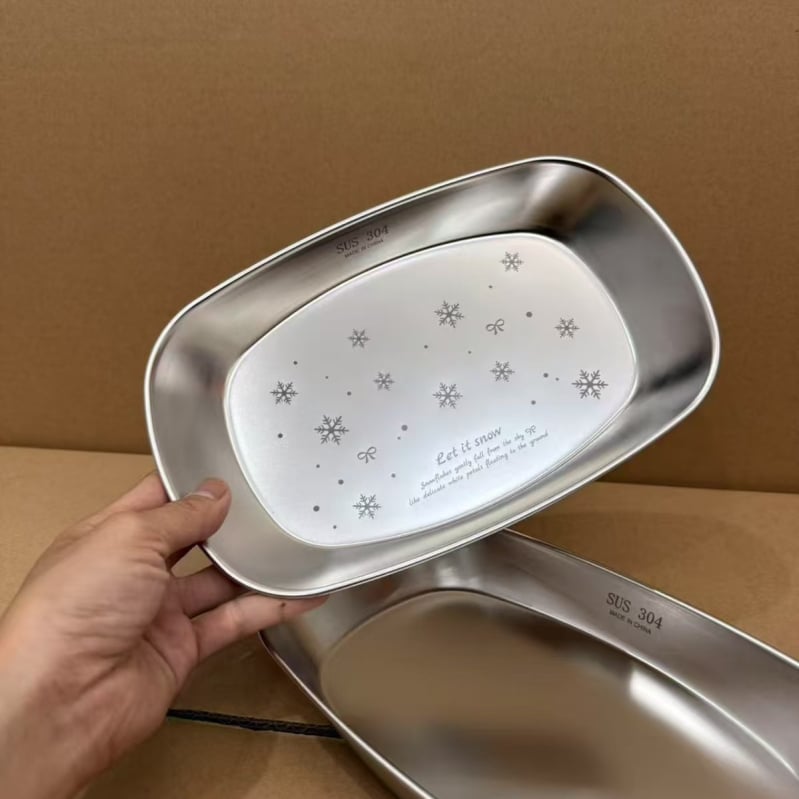 304 nehrđajući čelik, ovalni plitki tanjur, elektrolitski završetak, kompatibilan s mikrovalnom pećnicom, mogućnost prilagođavanja i tiskanja logotipa
