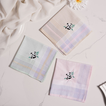 Sieviešu kabatas kvadrāts ar izšuvumu panda (Unique; Pieaugušie; Sakausējums; Pavasaris 2025)