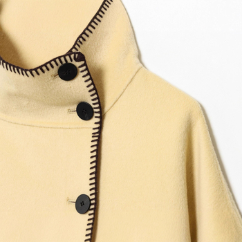 Geacă cu guler înalt, rezistentă la vânt, mâneci raglan, detalii de colaj, material poliester 95%+