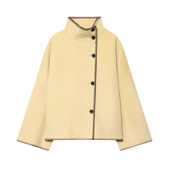 Geacă cu guler înalt, rezistentă la vânt, mâneci raglan, detalii de colaj, material poliester 95%+