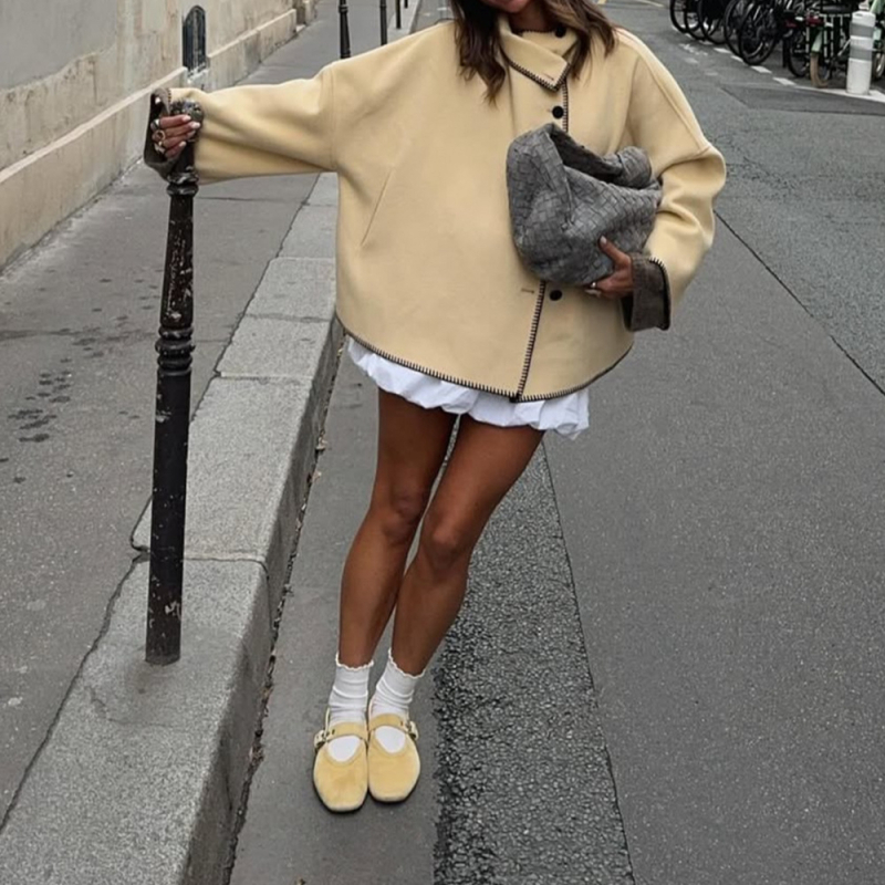 Geacă cu guler înalt, rezistentă la vânt, mâneci raglan, detalii de colaj, material poliester 95%+