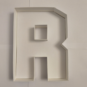 Absolventų užkandžių lėkštė su saldainių dėžute ir raidėmis – vaisių lėkštė, popierius, rankų darbas, pritaikoma, modernus minimalizmas