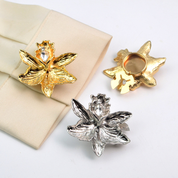 Buton de manșetă – aliaj, formă de floare, diamante încrustate, stil fashion OL, BC193