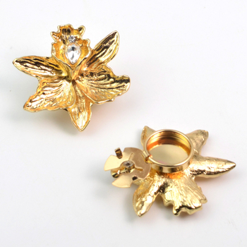 Buton de manșetă – aliaj, formă de floare, diamante încrustate, stil fashion OL, BC193