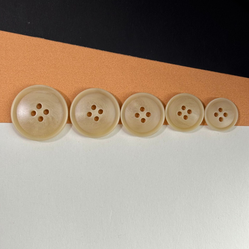 Buton din rășină cu patru găuri, margine concavă ultra-subțire, pentru cămăși și paltoane