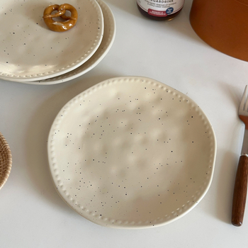 Farfurie plat ceramică, formă neregulată, glazură mată, stil japonez minimalist, potrivită pentru desert și mic dejun