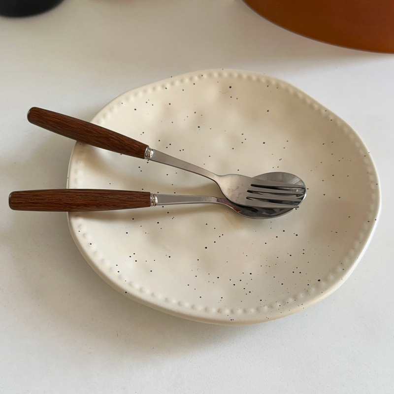 Farfurie plat ceramică, formă neregulată, glazură mată, stil japonez minimalist, potrivită pentru desert și mic dejun