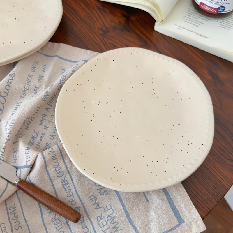 Farfurie plat ceramică, formă neregulată, glazură mată, stil japonez minimalist, potrivită pentru desert și mic dejun