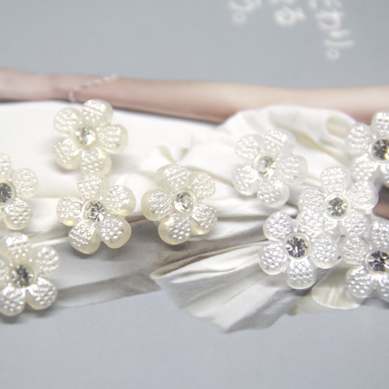 Nasturi din acril cu strasuri - nasturi florali semi-transparenți pentru haine de copii