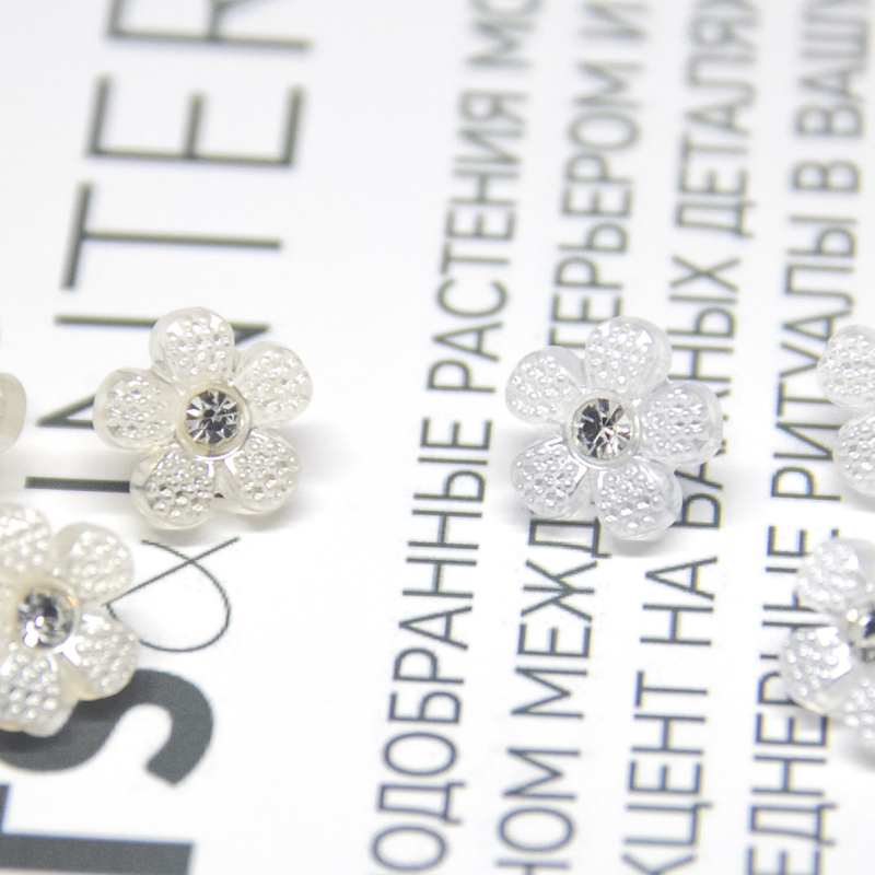 Nasturi din acril cu strasuri - nasturi florali semi-transparenți pentru haine de copii