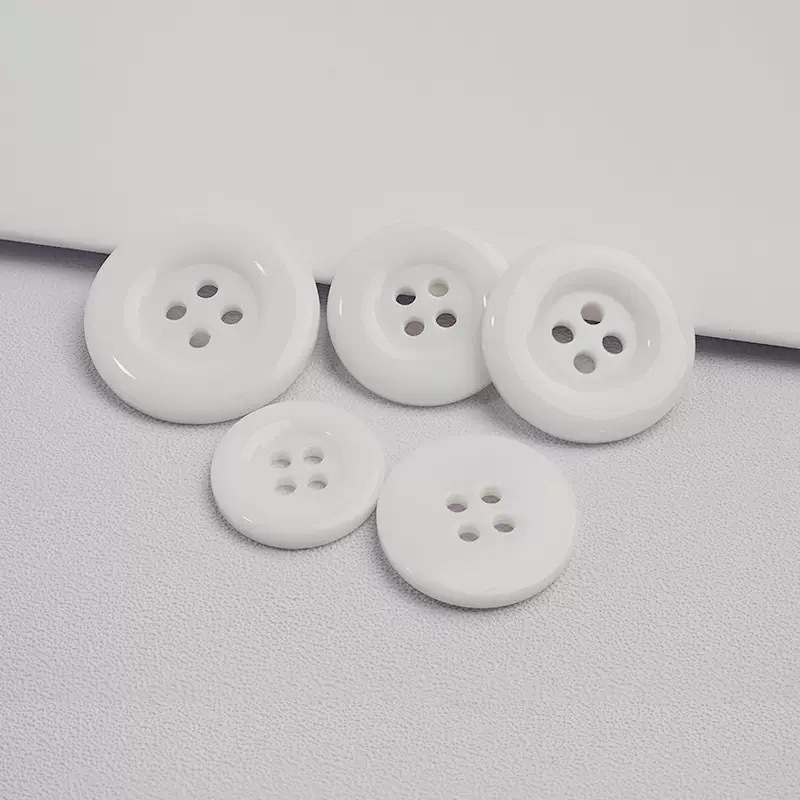 Buton din rășină cu patru găuri pentru cămăși și paltoane, vopsibil, potrivit pentru uniforme