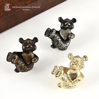 Fiók- és szekrényajtó fogantyú, Nordic stílusú, cinkötvözet, öntvény, felületre szerelhető, modell 6195