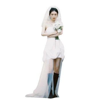 Esküvői ruha, csőtop nyakvonal, hercegnő-siluett uszállyal, hosszú szoknya, poliészter anyag