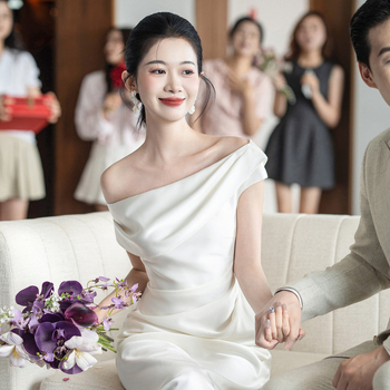 Esküvői ruha, magas derekú szabás, puffos ujjak, rövid szoknya, poliészter anyag