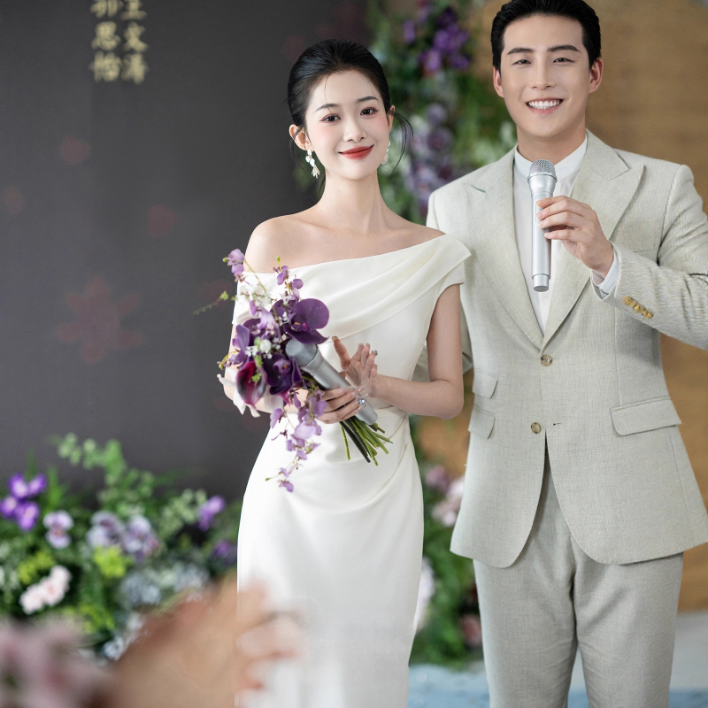 Esküvői ruha, magas derekú szabás, puffos ujjak, rövid szoknya, poliészter anyag