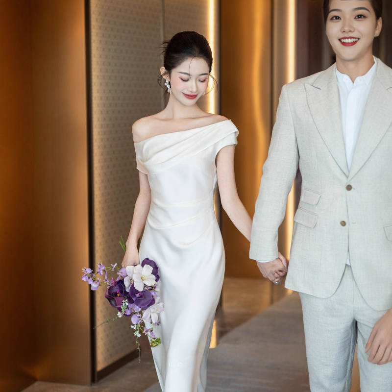 Esküvői ruha, magas derekú szabás, puffos ujjak, rövid szoknya, poliészter anyag