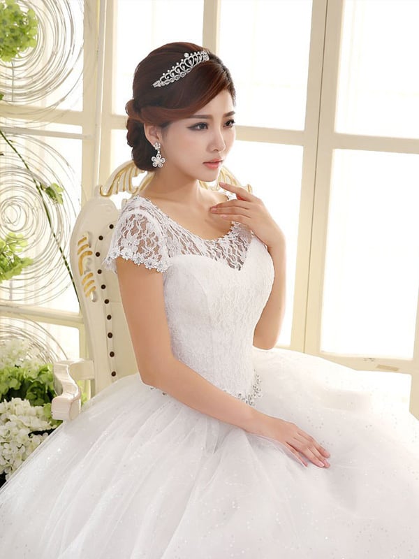 Δαντελένιο νυφικό, 80% πολυεστέρας / 20% πολυπροπυλένιο, μανίκια 3/4, σιλουέτα πριγκίπισσα, μέση στη μέση