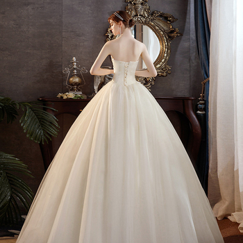 Hosszú esküvői ruha pánt nélküli, Francia erdő ihletésű, könnyű, hálós külső anyag; Poliészter 80%, Len 10%, Acetát 5%, Belső bélés 10%