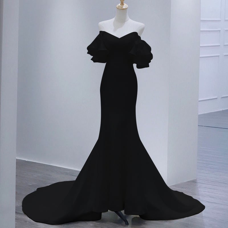 Egy vállú menyasszonyi ruha – fodros 3/4-es ujjak; hosszú szoknya; középső derekú szabás; szatén poliészter anyag