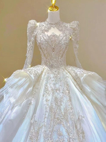 Līgavas kleita ar A-līniju, off-shoulder kakla līnija, bez piedurknēm, augsta vidukļa.