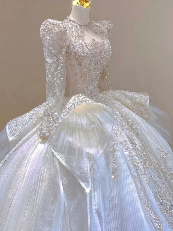 Līgavas kleita ar A-līniju, off-shoulder kakla līnija, bez piedurknēm, augsta vidukļa.