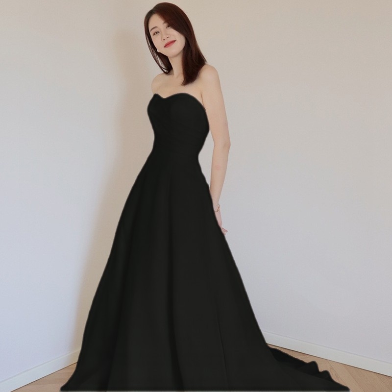 Váll nélküli menyasszonyi ruha satin anyagból, hosszú szoknyával, középső derékvonal, poliészter 70–80%