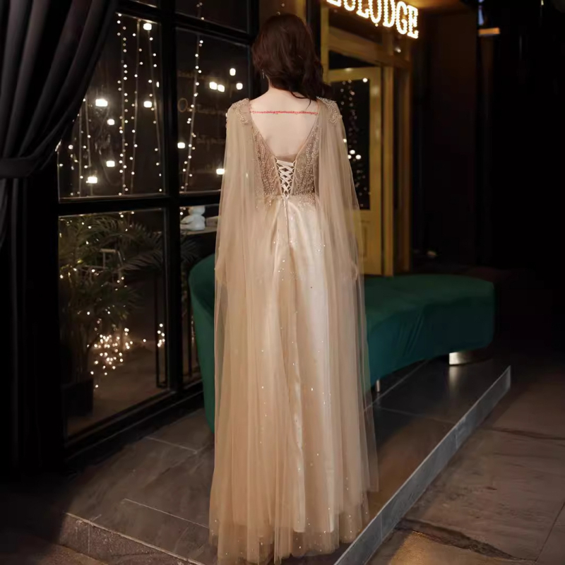 Rochie de seară lungă - decolteu în V adânc, fără mâneci, nasturi dubli, princess bustle