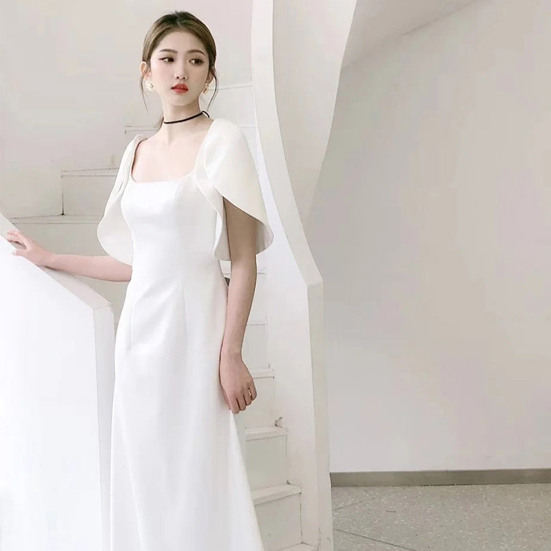 Heburn-stílusú könnyű francia szatén esküvői ruha, háromnegyedes ujjal, hosszú szoknya, középmagas derék, poliészter anyag (70–80%)