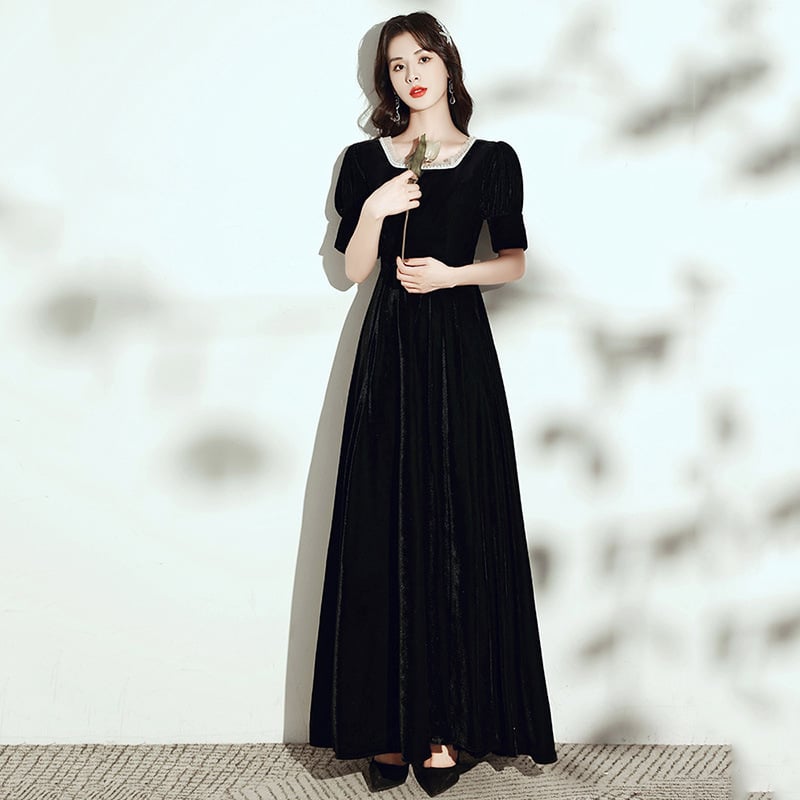 Női estélyi ruha — magas derekú, hosszú szoknya, hercegnő-stílusú ujjak, félujjú kivitel, poliészter anyag (30–50%), 2025 tavasz.