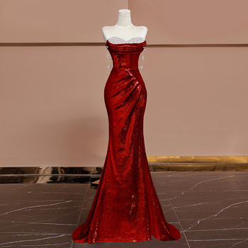 Rochie sirenă cu paiete, fără mâneci, decolteu în formă U cu rever dublu; potrivită pentru nunți, logode, banchete și petreceri