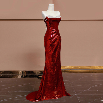 Rochie sirenă cu paiete, fără mâneci, decolteu în formă U cu rever dublu; potrivită pentru nunți, logode, banchete și petreceri