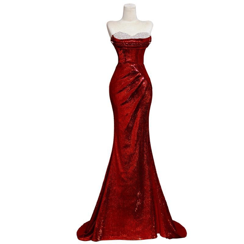 Rochie sirenă cu paiete, fără mâneci, decolteu în formă U cu rever dublu; potrivită pentru nunți, logode, banchete și petreceri