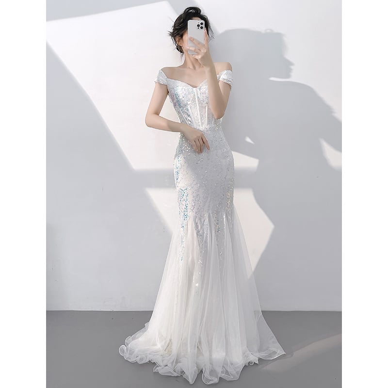 Vakara kleita ar vienu plecu, zivju aste, spīdīgas paillettes, augsta vidukļa, gara svārki