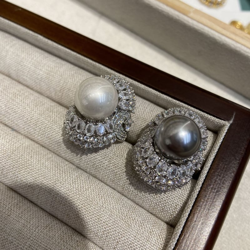 Пръстен с голяма перла в стил фартук, медно-платинени акценти, инкрустирани майчина перла и диаманти