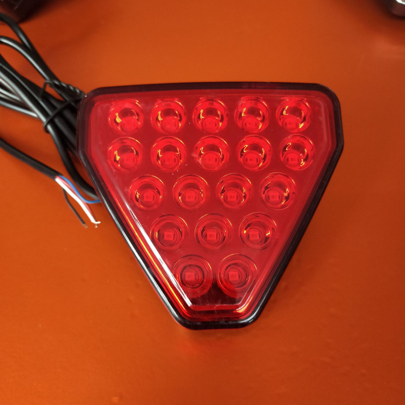 Auto LED stražnja svjetla: signalno svjetlo za kočenje, pilotsko svjetlo, upozorenje na sudar iza, svjetlo za maglu, kružno svjetlo, treptavo stražnje svjetlo, 12V