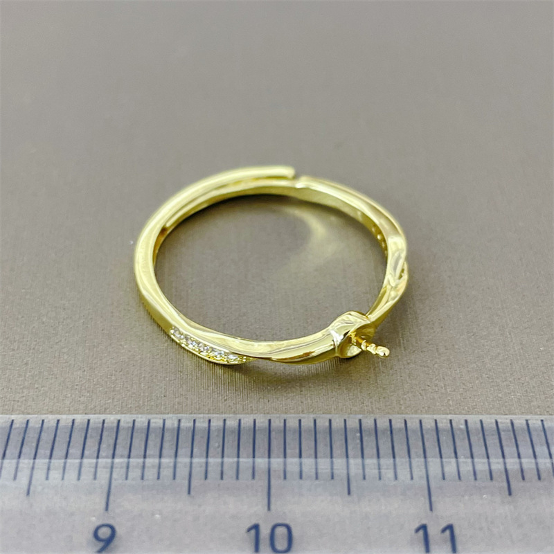 Gredzens ar izliektu dizainu, vara pamats ar 18K zelta pārklājumu un biezu zelta pārklājuma slāni, Willans, izcelsme Shaoxing, rudens 2023