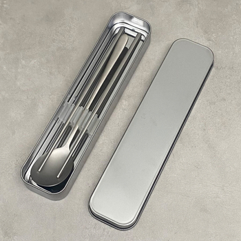 Комплект лъжица и клечки за хранене от неръждаема стомана, 2 части, пътуващ и лесен за съхранение, произход Jieyang, Китай; марка Zhuohao, серия Удобна, възможно лого, персонализируем