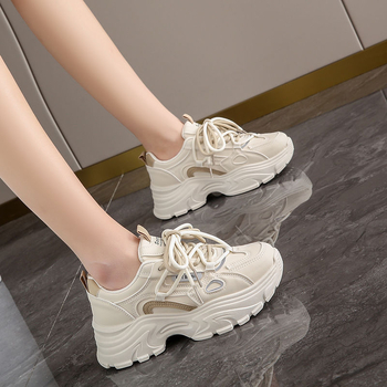 Дамски равни обувки: горна част от кожа на втори слой, стелка от кожа на втори слой, мрежеста подплата, райета