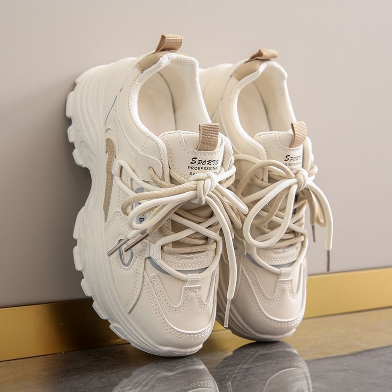 Дамски равни обувки: горна част от кожа на втори слой, стелка от кожа на втори слой, мрежеста подплата, райета