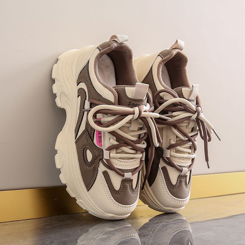 Дамски равни обувки: горна част от кожа на втори слой, стелка от кожа на втори слой, мрежеста подплата, райета