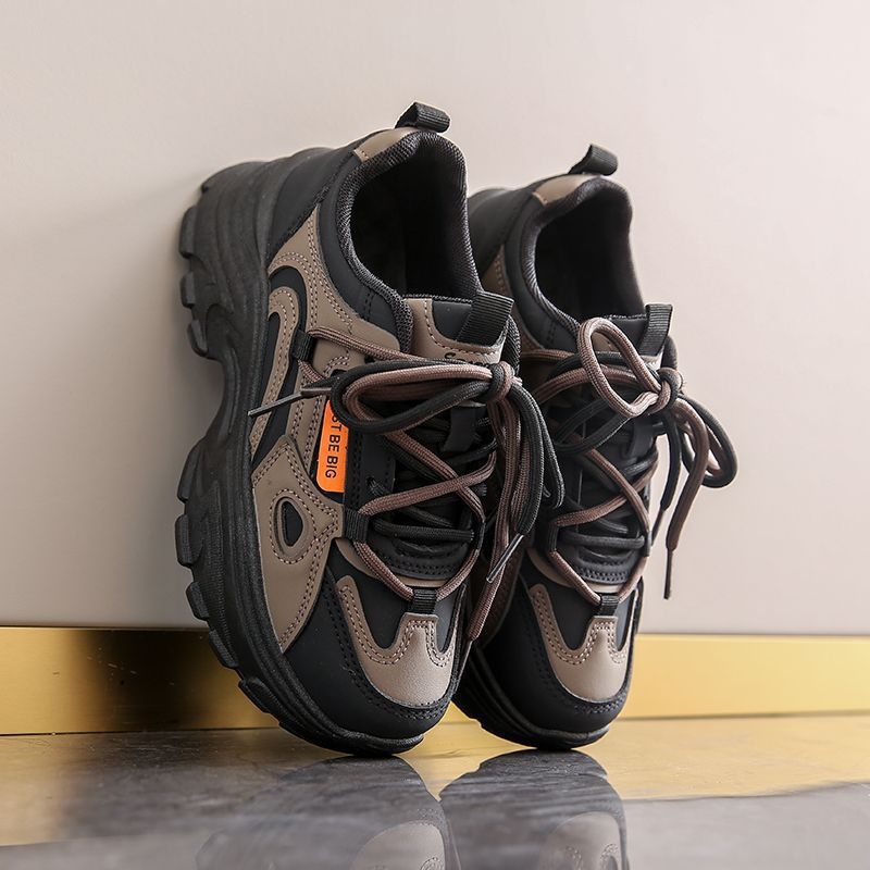 Дамски равни обувки: горна част от кожа на втори слой, стелка от кожа на втори слой, мрежеста подплата, райета