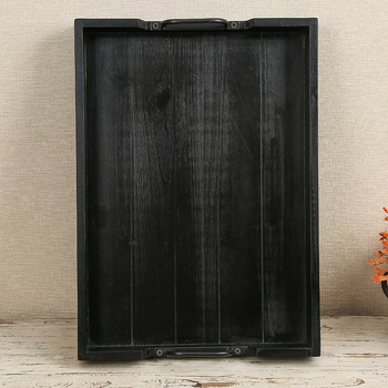 Tavă de servire din lemn cu mânere metalice, dreptunghiulară, suprafață lucioasă, potrivită pentru hoteluri și uz casnic; posibilitatea personalizării logo-ului