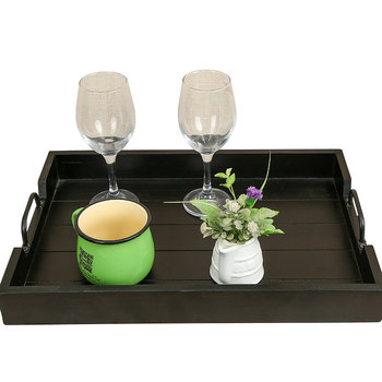 Tavă de servire din lemn cu mânere metalice, dreptunghiulară, suprafață lucioasă, potrivită pentru hoteluri și uz casnic; posibilitatea personalizării logo-ului