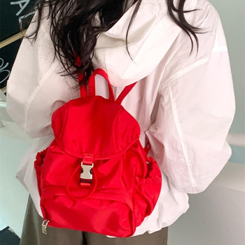 Női nylon hátizsák — városi minimalista stílus, kapacitás 20 L alatt, 8 hüvelykes laptophoz
