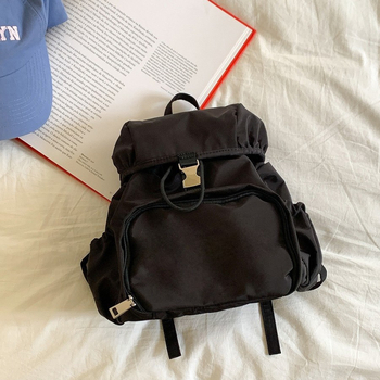 Női nylon hátizsák — városi minimalista stílus, kapacitás 20 L alatt, 8 hüvelykes laptophoz