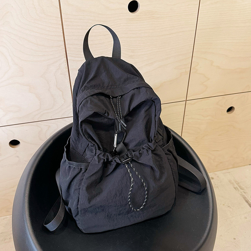 Nylon ultralagan ruksak, kapacitet ispod 20 L, pogodan za 13-inčni prijenosnik