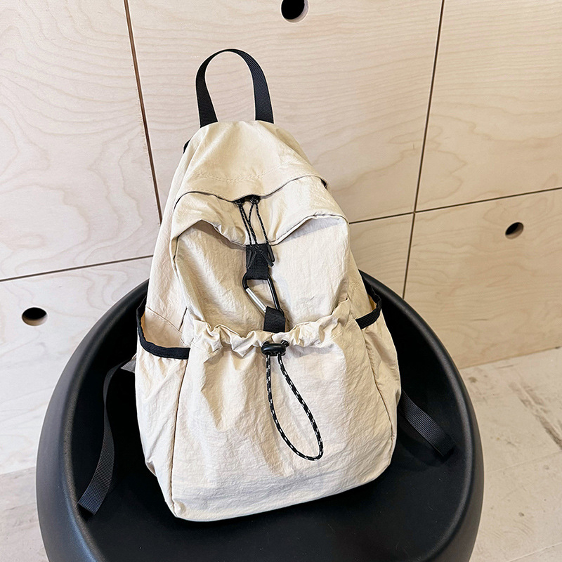 Nylon ultralagan ruksak, kapacitet ispod 20 L, pogodan za 13-inčni prijenosnik