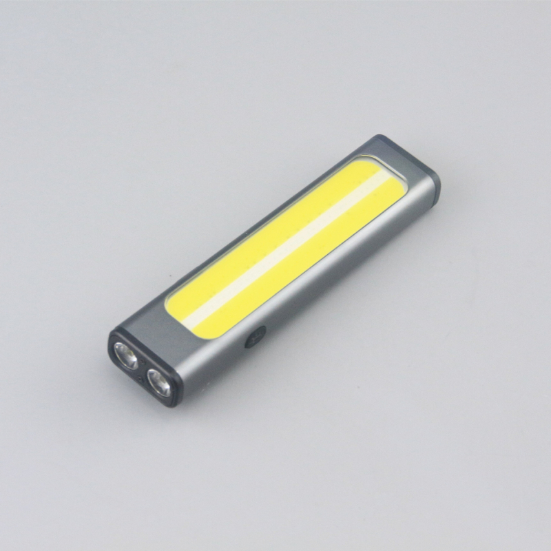 Prijenosna plosnata COB LED baterijska svjetiljka – magnetsko držanje, dugi domet snopa, punjiva s punjačem, tijelo od aluminijske legure, trajanje baterije 3–7 sati
